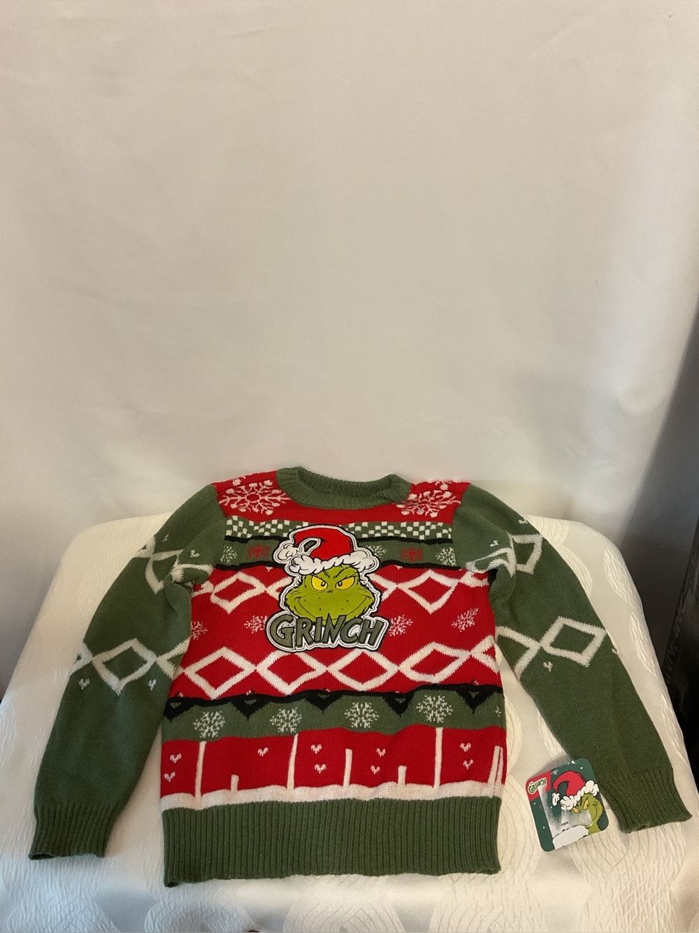 Kids Grinch sweater size 6 NWT